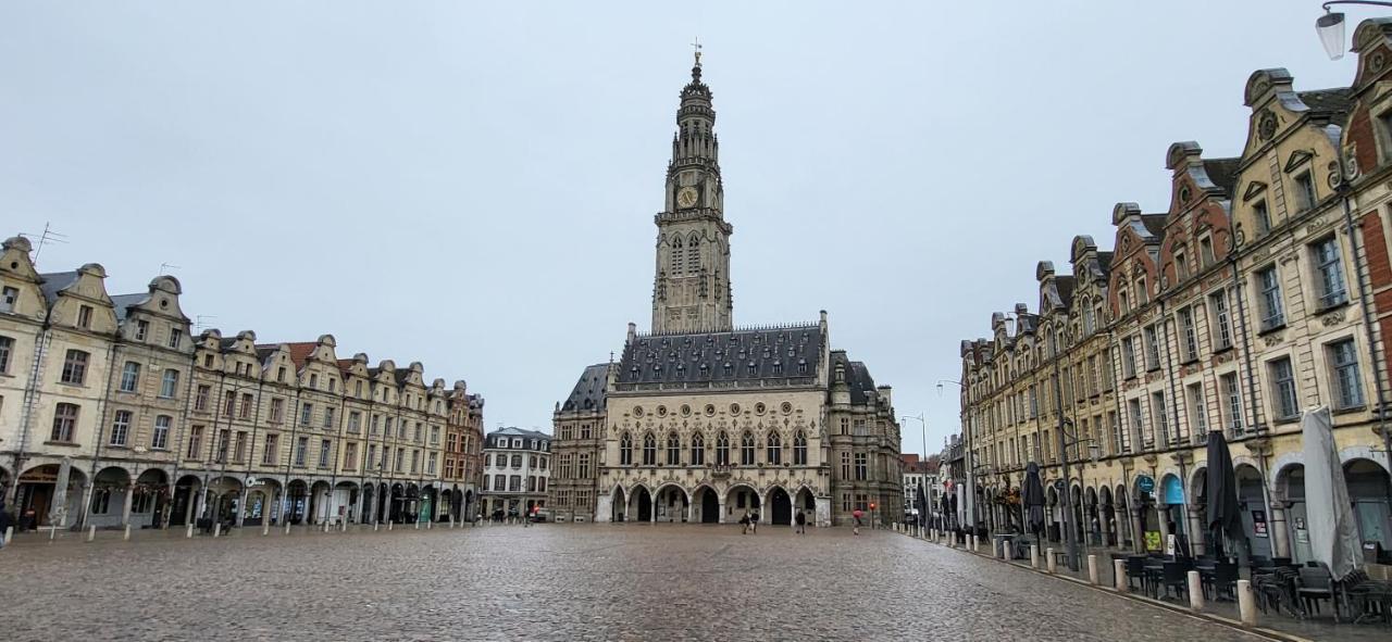 Entre Les Places, Spacieux Avec Parking Gratuit Arras Eksteriør bilde